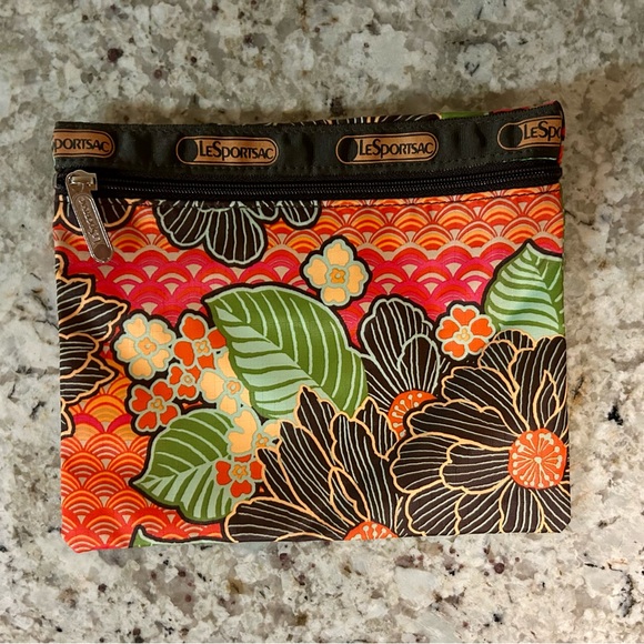 LeSportsac Deluxe Everyday Messenger Bag - Expandable - Picture 3 of 10